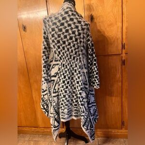 Mechant Black and White Textured Knit